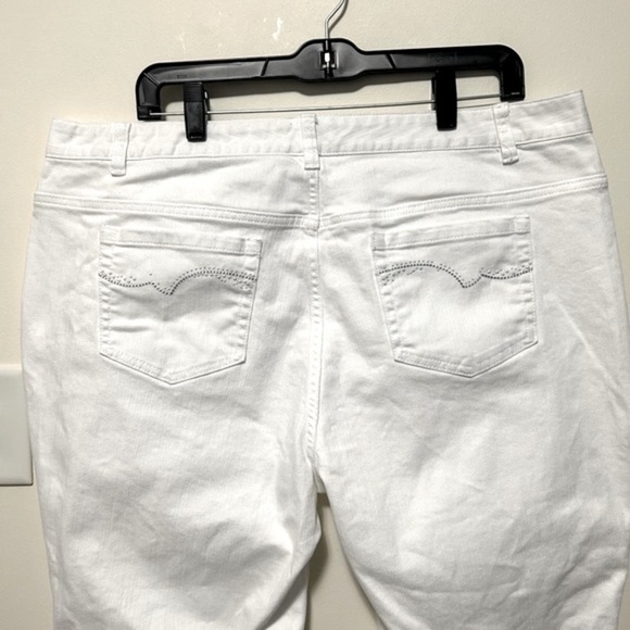Host Pick NORTHERN Reflections Town Mid Rise White Denim Jeans Pants Siez 18P - Picture 5 of 12